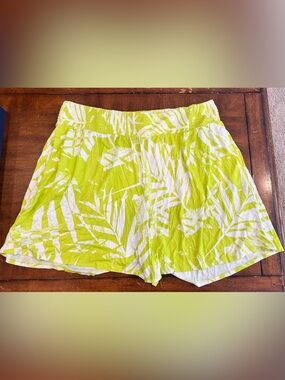 Torrid Lime Green White Tropical Print Elastic Waist Shorts